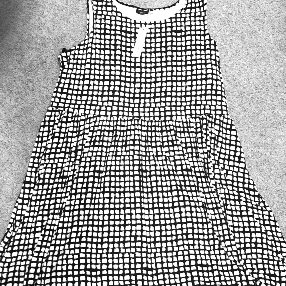 High-low trapeze type dress. 3X.